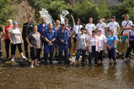 «Сибантрацит» и жители Искитимского района очистили Беловский водопад